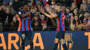 El Real Madrid abre la puerta al t&iacute;tulo del Barcelona, el Elche baja a Segunda 