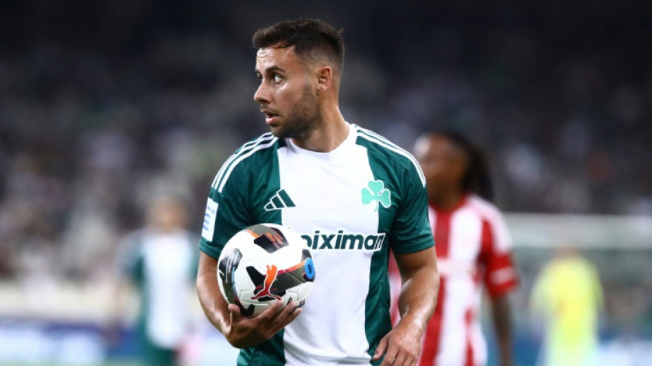 Como&ccedil;&atilde;o no futebol grego com morte de George Baldock