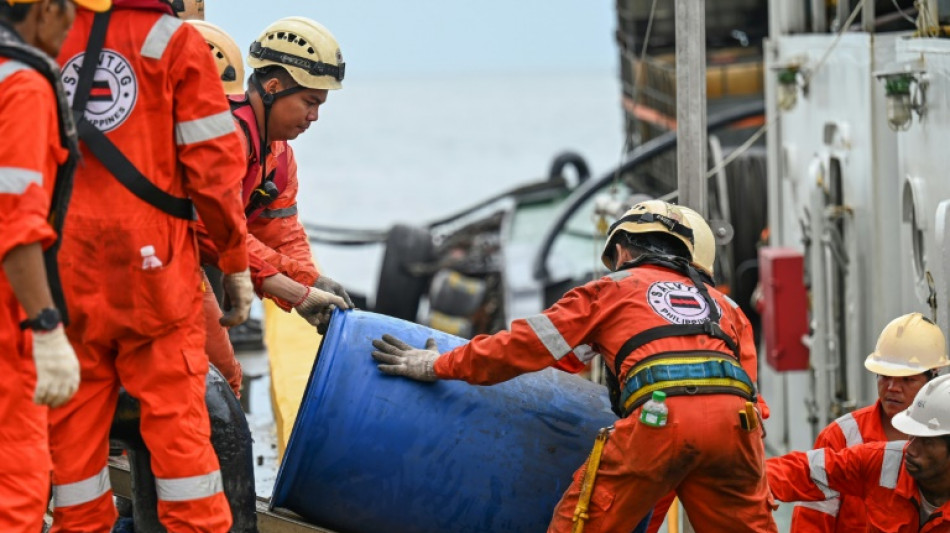 Philippines: du fioul s'&eacute;chappe du p&eacute;trolier naufrag&eacute; au large de Manille