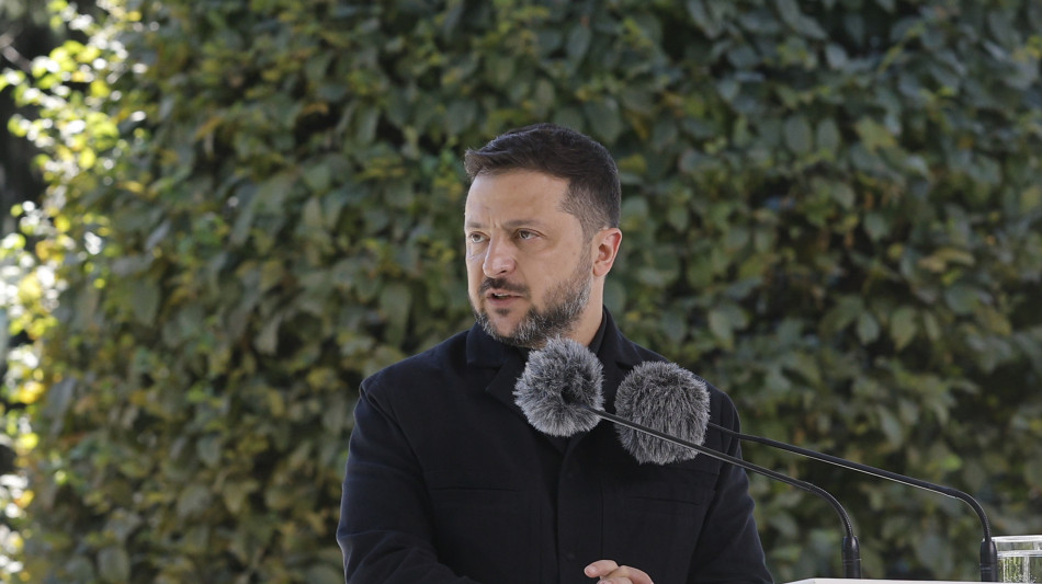 Zelensky, 'raid russi su aeroporti dove &egrave; possibile arrivo degli inviati Usa'