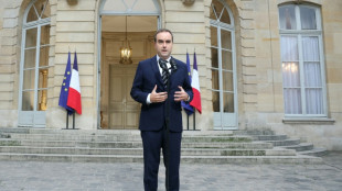 Lecornu a remis sa d&eacute;mission &agrave; Macron qui l'a accept&eacute;e (Elys&eacute;e)