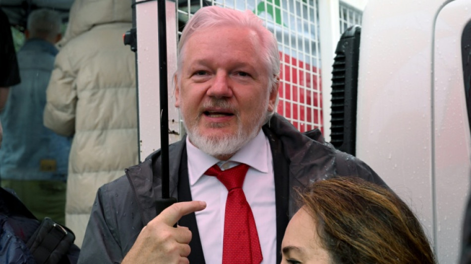 Assange pide 20 a&ntilde;os de c&aacute;rcel para el principal acusado de espiarle en la embajada ecuatoriana de Londres