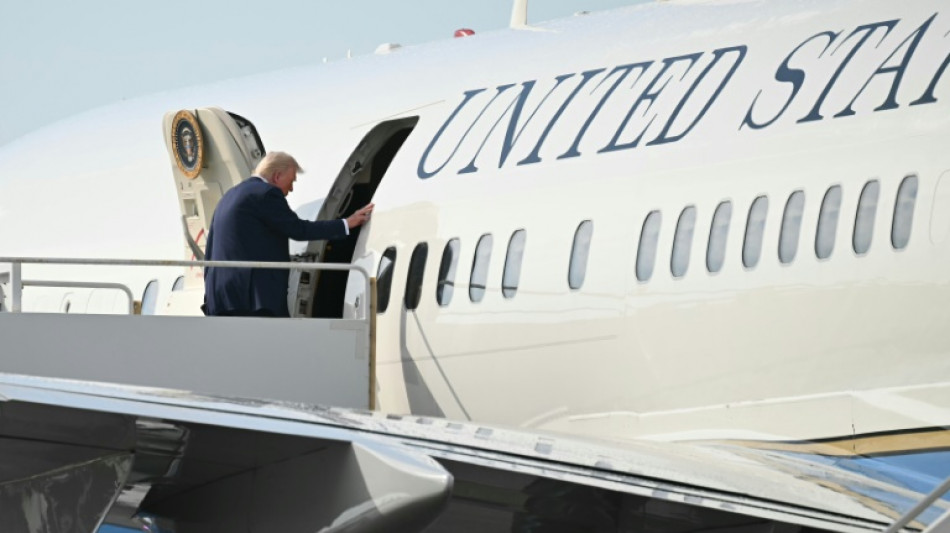 Avion offert par le Qatar: un chef d&eacute;mocrate veut bloquer des nominations de Trump 
