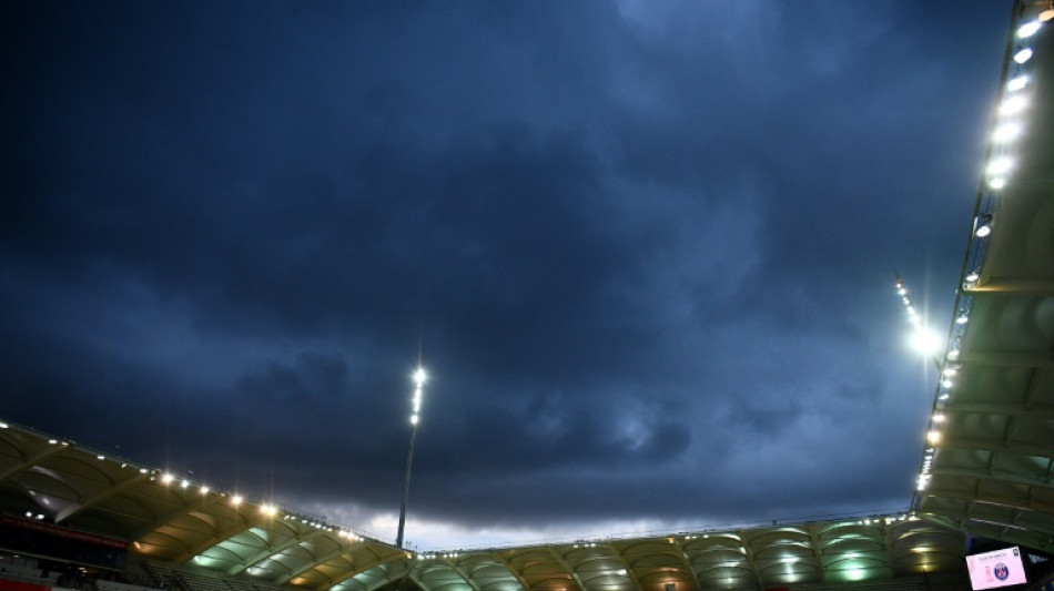 Renoncer aux matches de nuit? Le sport face au d&eacute;fi de la sobri&eacute;t&eacute; &eacute;nerg&eacute;tique