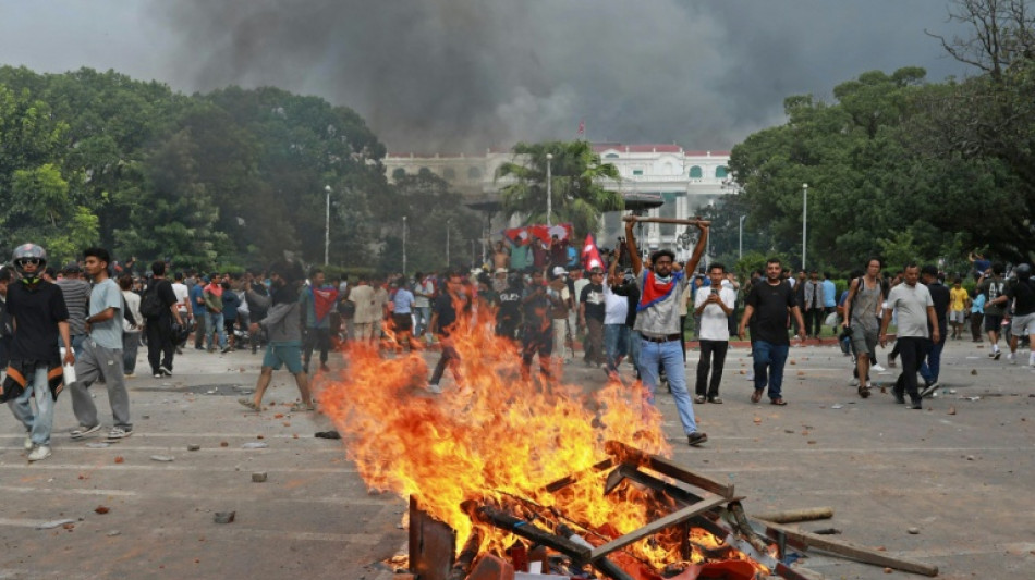 Nepal recaptur&oacute; a m&aacute;s de 200 presos de los miles que se fugaron durante las ca&oacute;ticas protestas