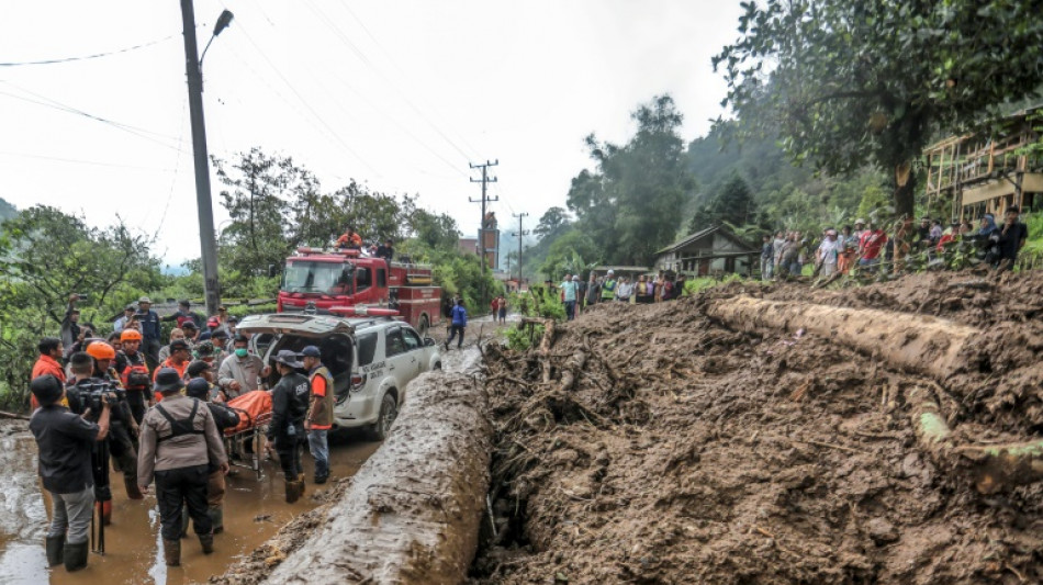 Indon&eacute;sie: le bilan atteint 27 morts &agrave; Sumatra apr&egrave;s un nouveau glissement de terrain