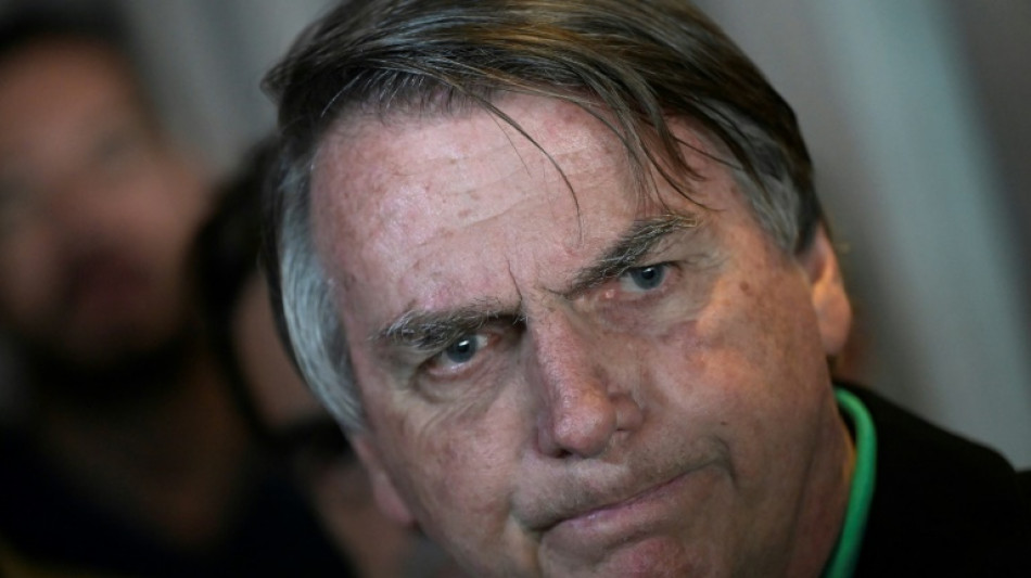 Bolsonaro e Michelle ficam em sil&ecirc;ncio na PF sobre esc&acirc;ndalo das joias