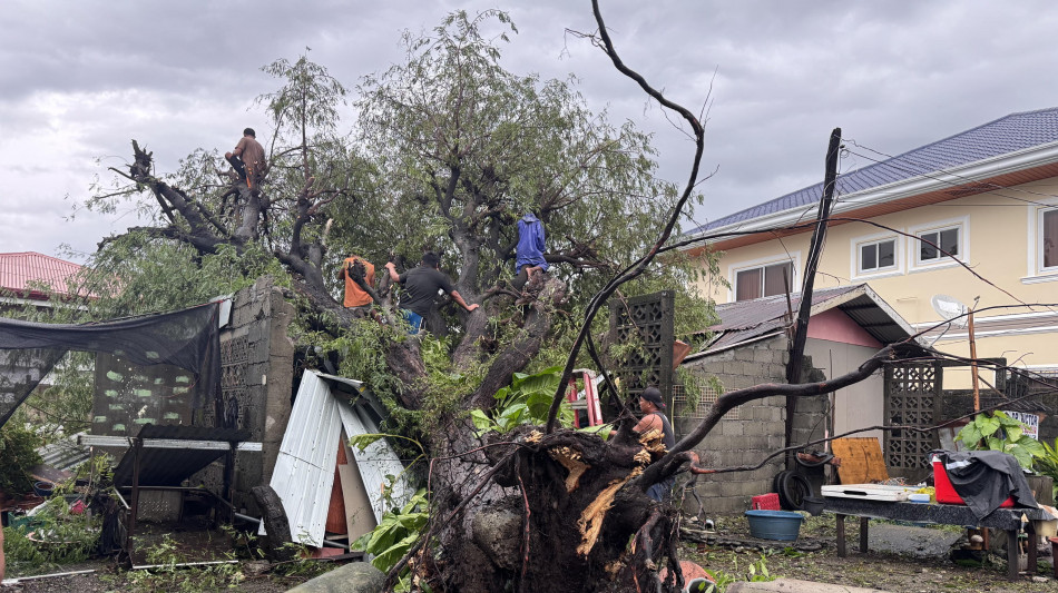 Cina e Hong Kong in allerta per l'arrivo del super tifone Ragasa