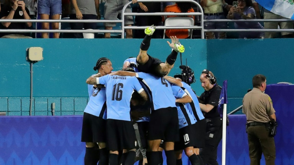 Uruguai enfrenta Bol&iacute;via em busca de vaga nas quartas da Copa Am&eacute;rica