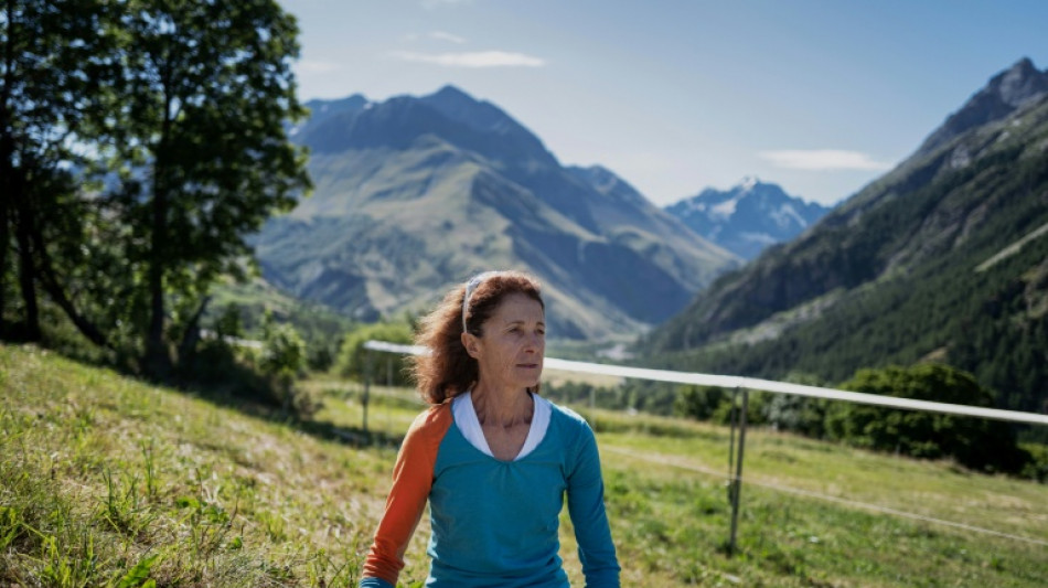 Biodiversité: une scientifique au chevet des prairies des Hautes-Alpes