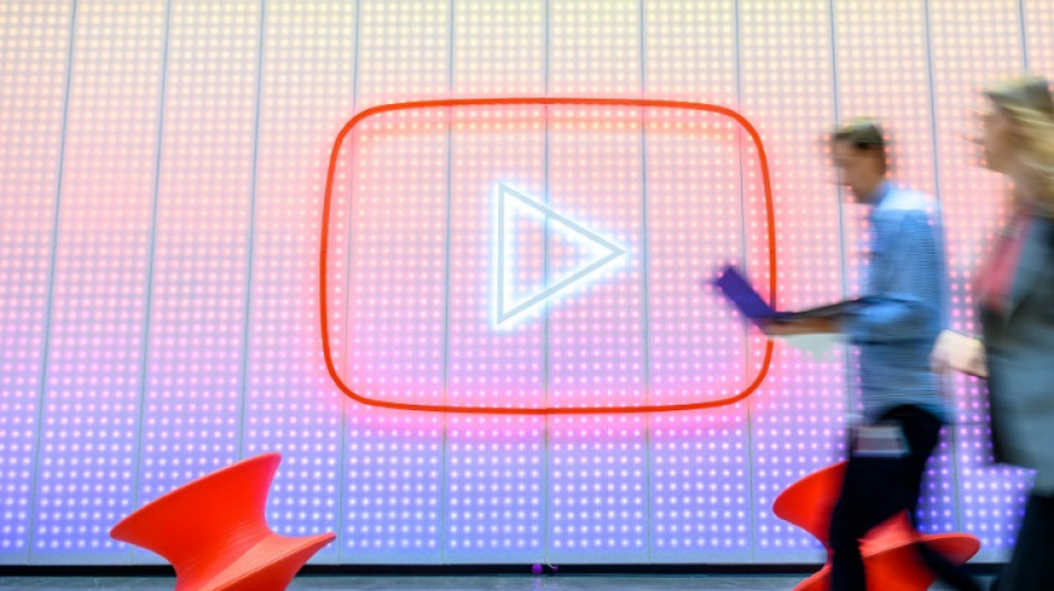 YouTube celebra su 20 aniversario y m&aacute;s de 20.000 millones de videos subidos