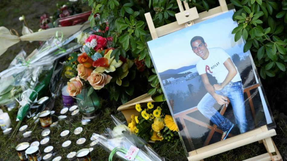 Bayrou d&eacute;nonce "la haine antis&eacute;mite" qui a "fauch&eacute;" l'arbre hommage &agrave; Ilan Halimi