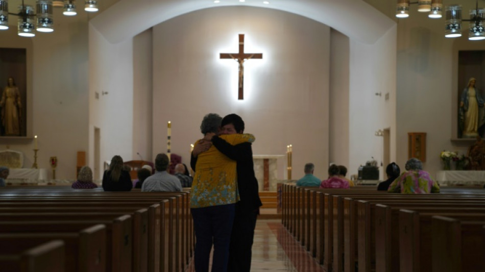 Horreur, douleur et col&egrave;re &agrave; Uvalde apr&egrave;s la tuerie dans une &eacute;cole