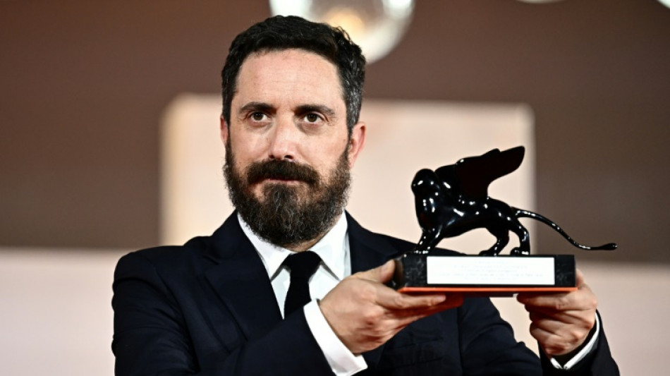 Pablo Larra&iacute;n y su guionista Guillermo Calder&oacute;n se ganan a Venecia con su Pinochet vampiro