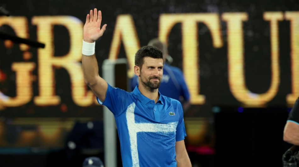 Djokovic perde set, mas avan&ccedil;a &agrave; 2&ordf; rodada do Aberto da Austr&aacute;lia