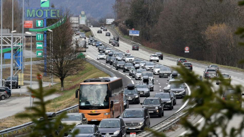 Vacances de No&euml;l: routes en rouge, trains complets vers les stations de ski