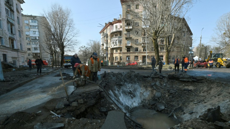 R&uacute;ssia bombardeia Ucr&acirc;nia com dezenas de m&iacute;sseis e admite 'estado de guerra'
