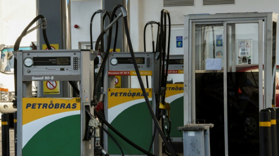 Petrobras anuncia fuerte alza del combustible pese a oposici&oacute;n de Bolsonaro