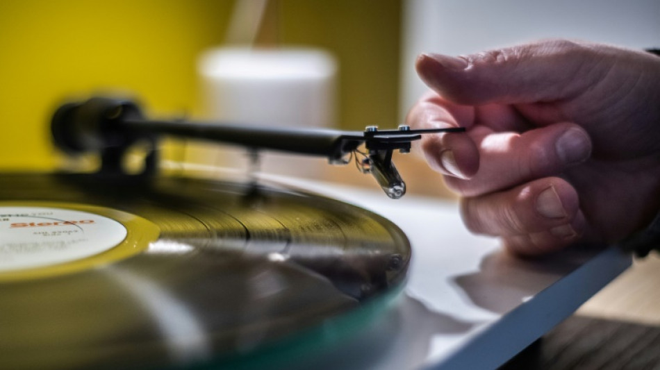 RMC met &agrave; son tour aux ench&egrave;res ses centaines de vinyles