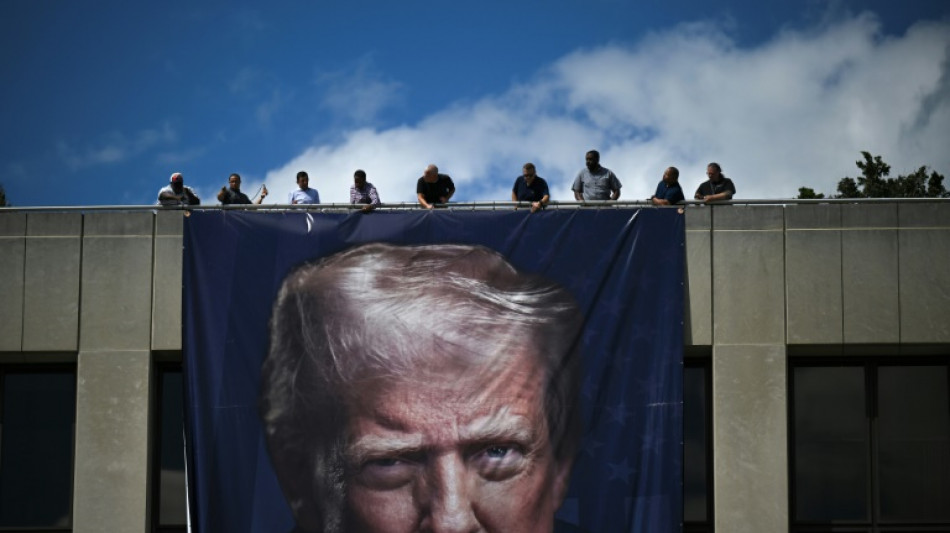 Trump grave son pouvoir dans le marbre, l'or et l'ostentation