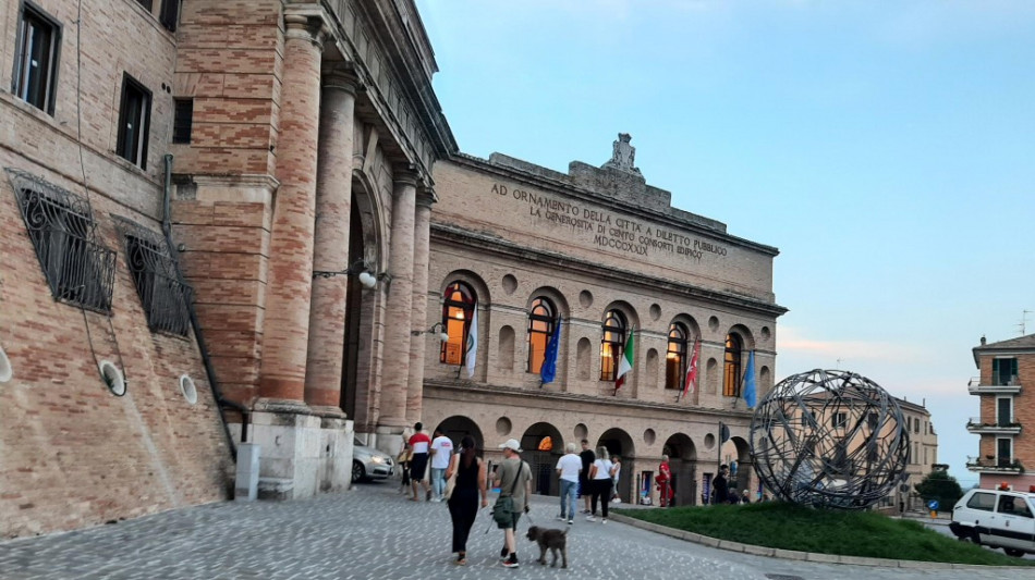 Macbeth annullato per pioggia a Macerata dopo due ore di attesa