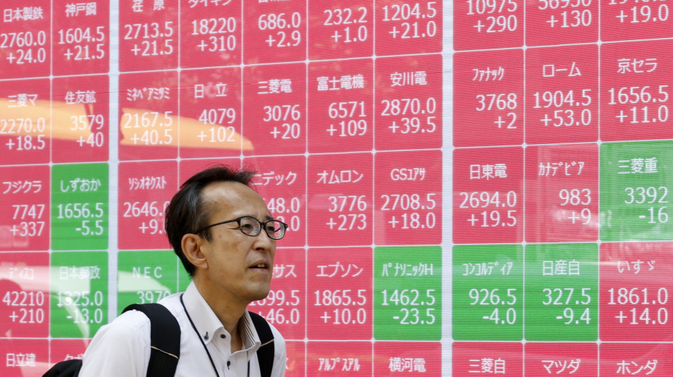 Borsa: l'Asia tiene nella tempesta dei dazi, Hong Kong positiva