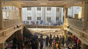 Pakistan: au moins 28 morts dans une explosion &agrave; l'int&eacute;rieur d'une mosqu&eacute;e de Peshawar