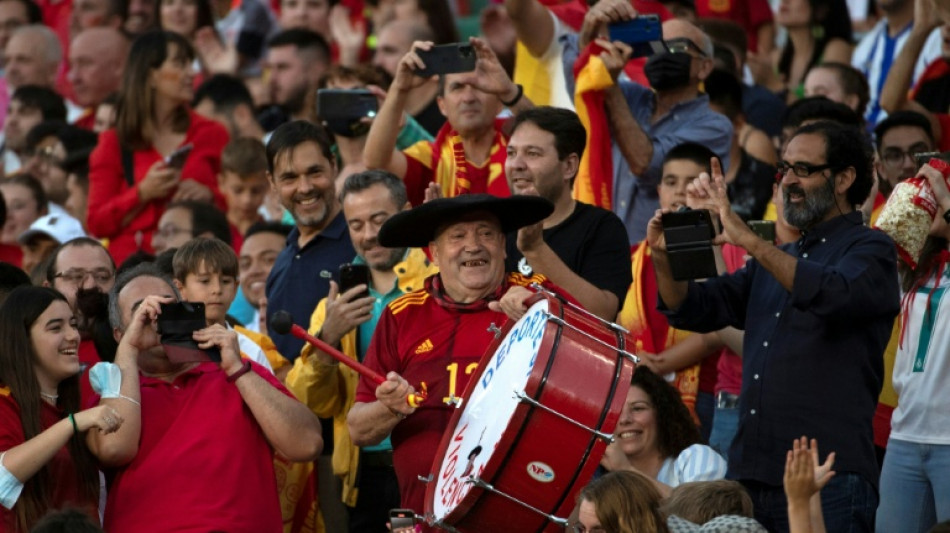 Manolo 'el del Bombo', torcedor mais ilustre da sele&ccedil;&atilde;o espanhola, morre aos 76 anos