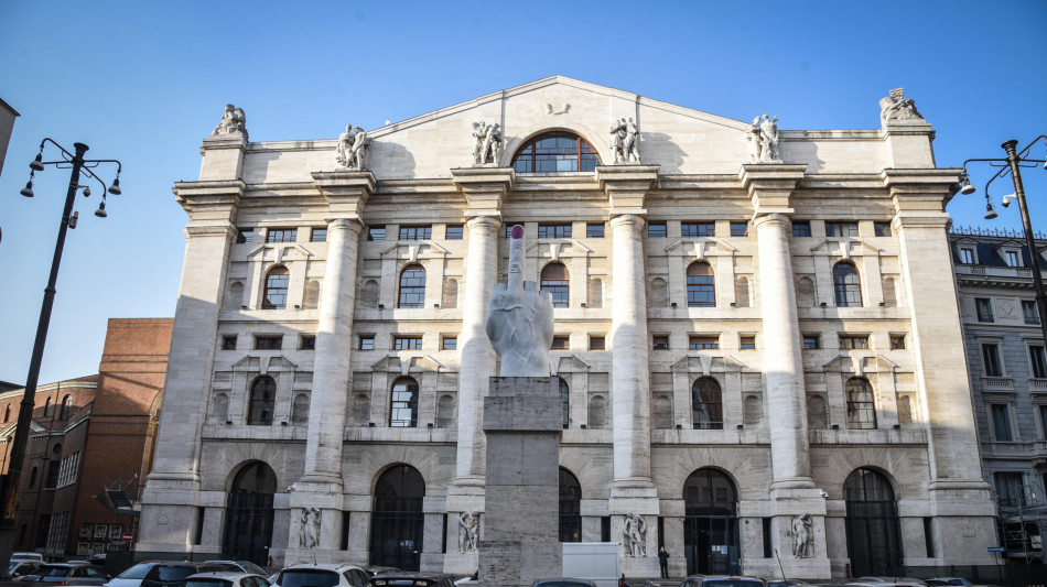 Borsa: Milano sale con Fineco e Stellantis, affonda Avio