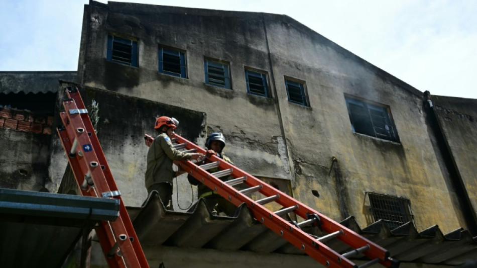 Incendio en f&aacute;brica de disfraces deja 21 heridos en recta final para Carnaval de Rio