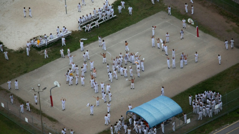 Relatório denuncia abusos contra imigrantes detidos nos EUA