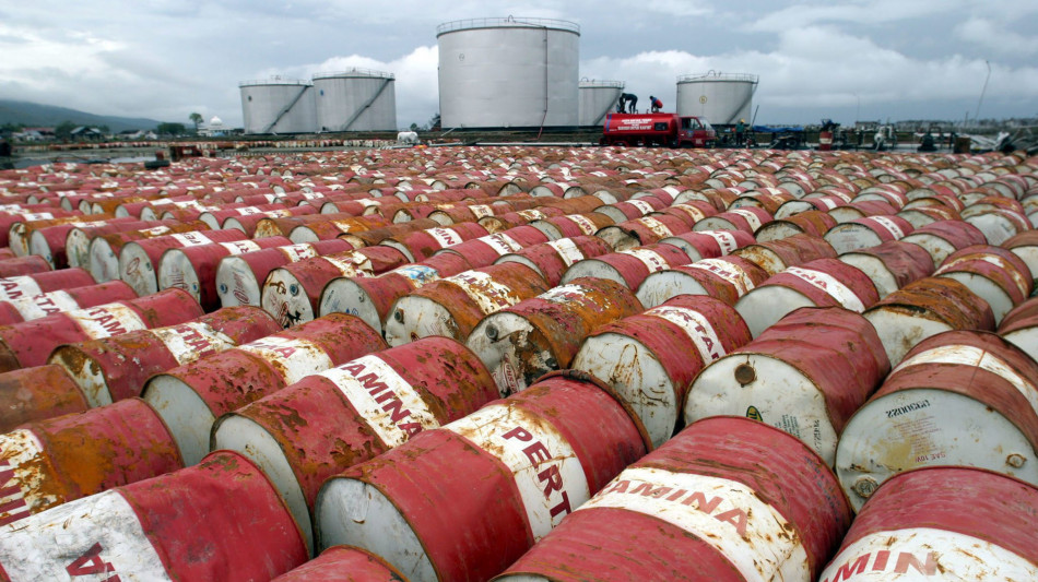 Prezzo petrolio in calo, Wti scambiato a 63,13 dollari