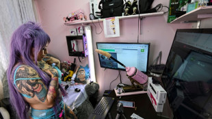 HRW denuncia explotaci&oacute;n en la industria de modelos webcam en Colombia