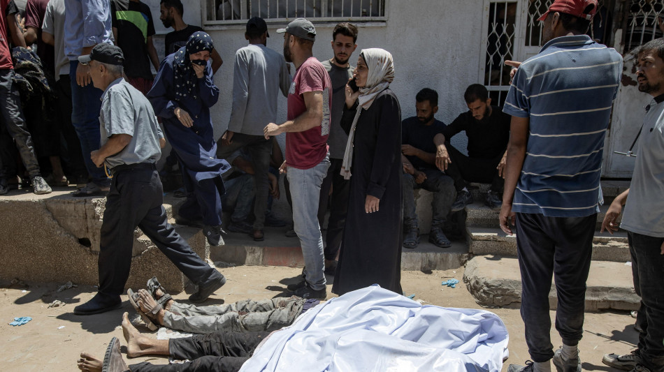 ++ Gaza, 21 palestinesi uccisi stamani, 12 cercavano cibo ++