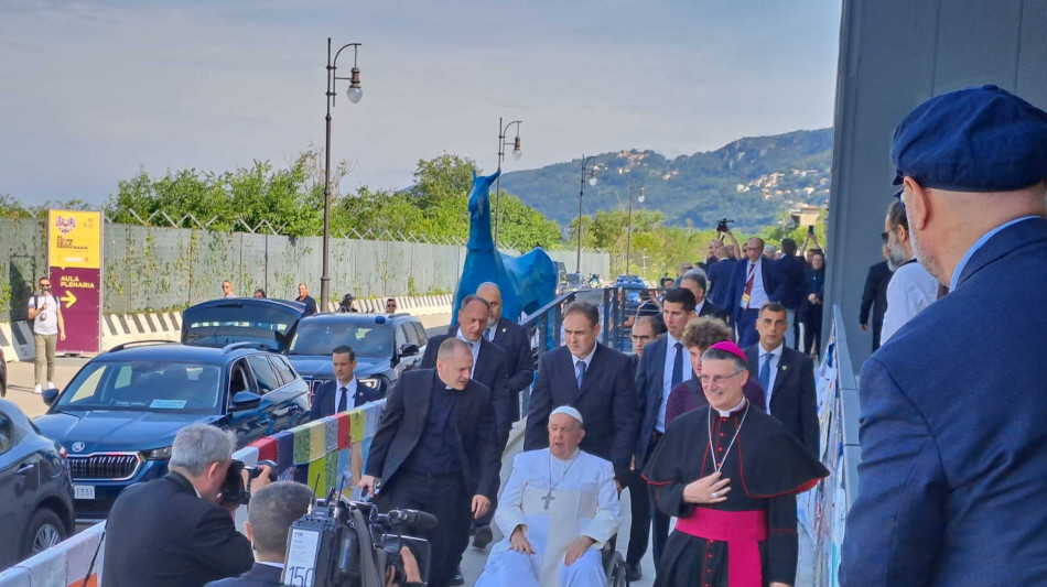 Il Papa, democrazia non &egrave; in buona salute, tentati da populismi