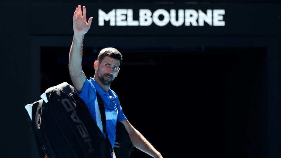 Djokovic abandona por les&atilde;o e Zverev vai &agrave; final do Aberto da Austr&aacute;lia