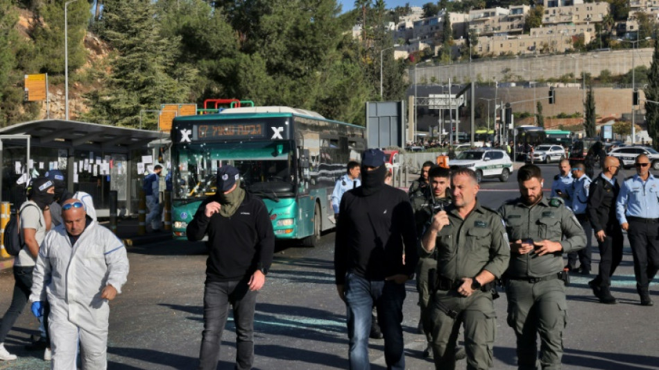 Un adolescent tu&eacute; et une quinzaine de bless&eacute;s dans une double attaque &agrave; la bombe &agrave; J&eacute;rusalem 