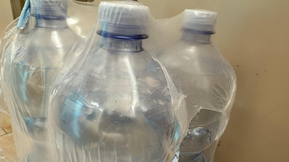 A rischio l'acqua minerale, rincari fino a 6 cent a bottiglia
