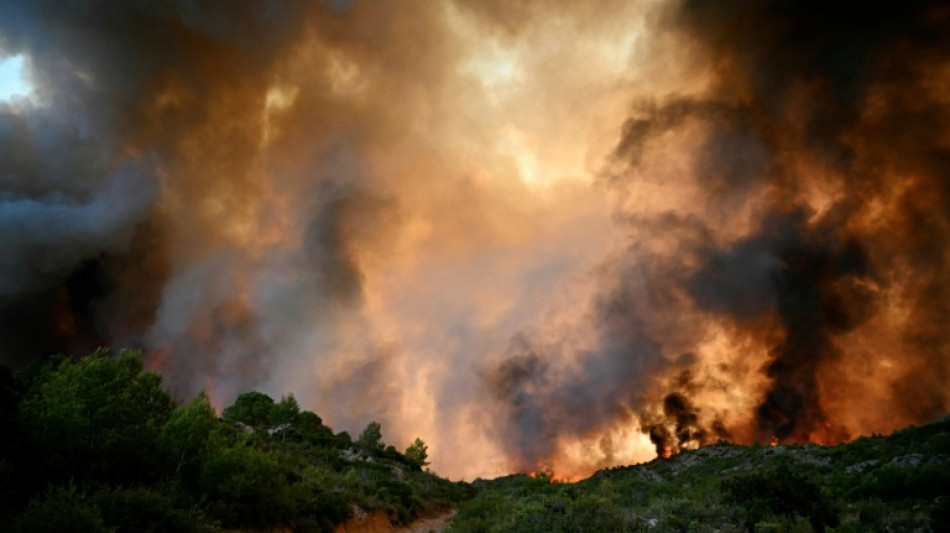 Journ&eacute;e d&eacute;cisive dans l'Aude pour combattre l'incendie d'une ampleur in&eacute;dite