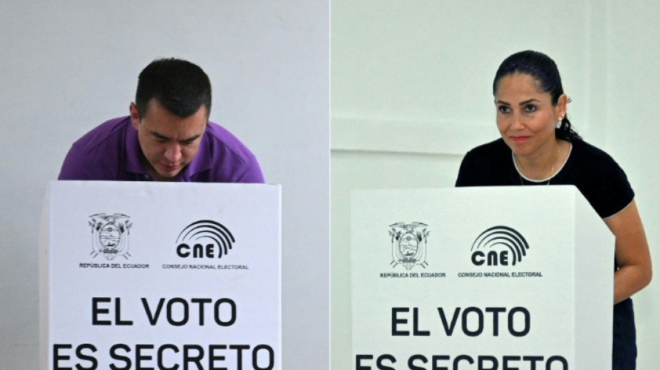 Wahllokale in Ecuador nach Stichwahl geschlossen - Knappes Rennen erwartet