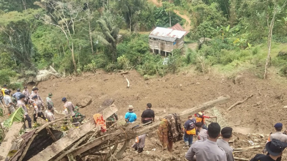 Indon&eacute;sie: 20 morts selon le bilan final d'un glissement de terrain