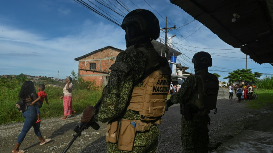 Grupo armado pede 'investimento' para manter tr&eacute;gua em porto colombiano