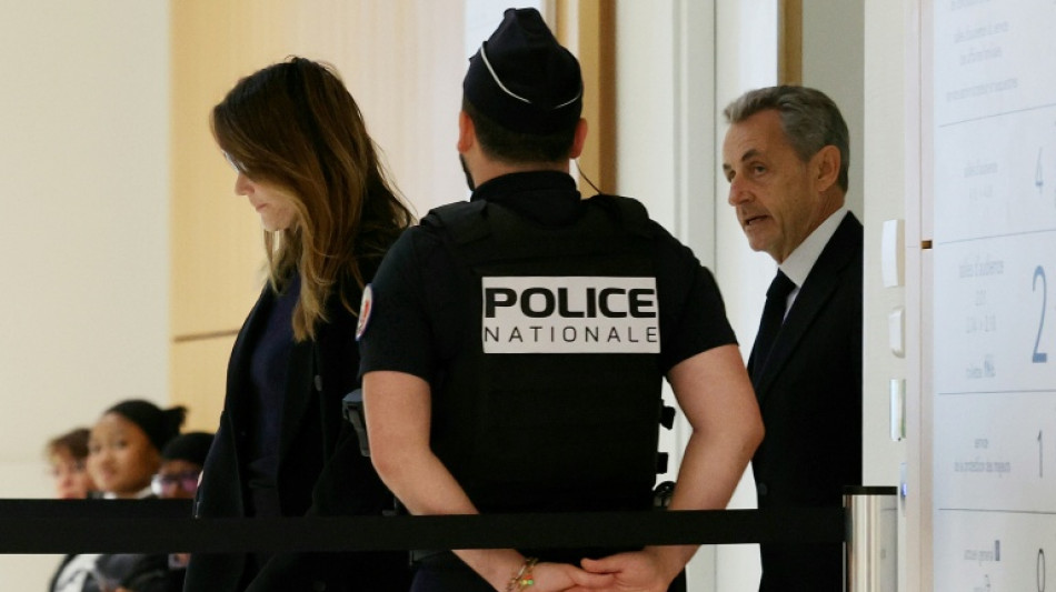 Sarkozy, de la presidencia de Francia a la prisi&oacute;n "con la cabeza alta"