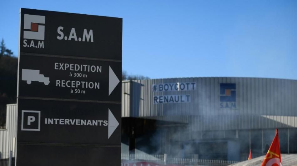 Devant la SAM, les m&eacute;tallos fustigent les "miettes" lanc&eacute;es par Renault et l'Etat