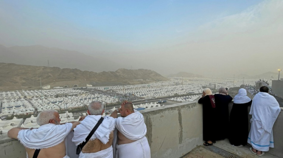 Pr&egrave;s de La Mecque, une foule de fid&egrave;les pour le rituel de la lapidation de Satan