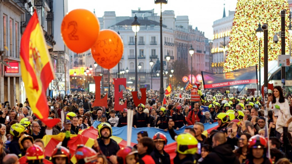 Una multitud vuelve a protestar contra la gesti&oacute;n de las inundaciones en Espa&ntilde;a 