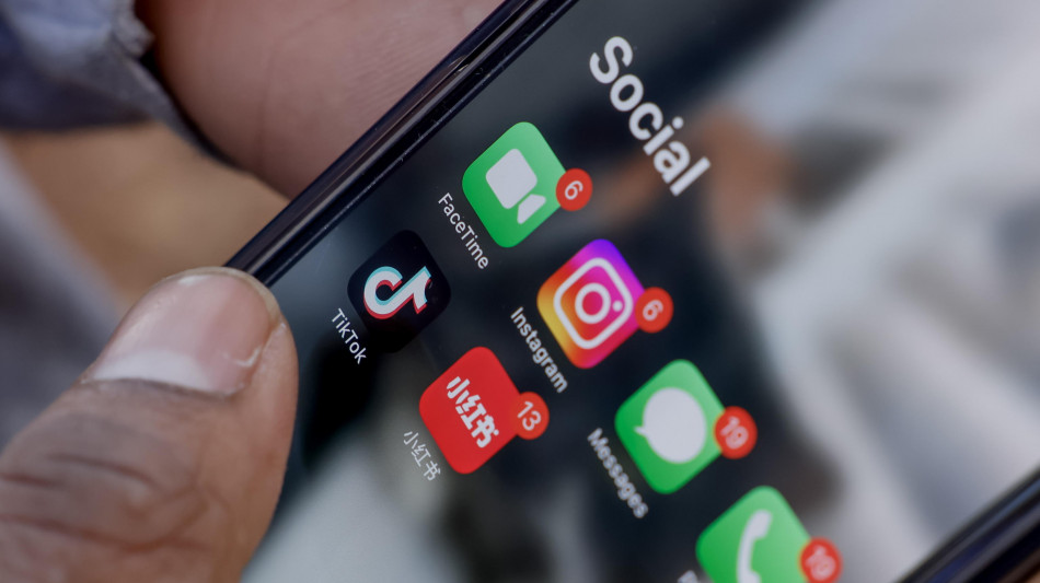 Da Ue app per verifica età su social, primo test in Italia