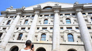 Borsa: Milano apre debole (-0,06%), rimbalza Stm, bene Eni