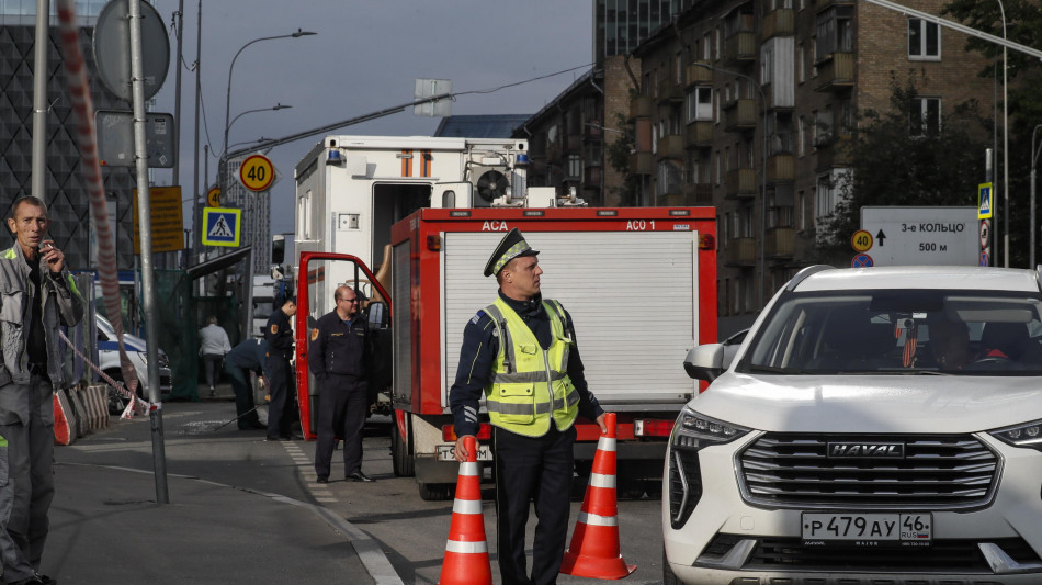 Drone ucraino su un palazzo residenziale, cinque feriti
