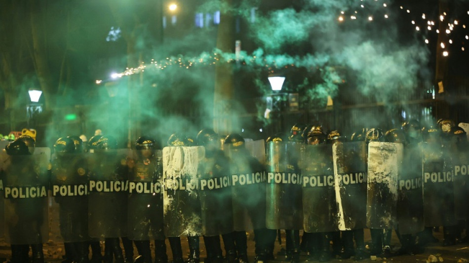 Protesto contra novo governo do Peru deixa um morto e mais de 100 feridos